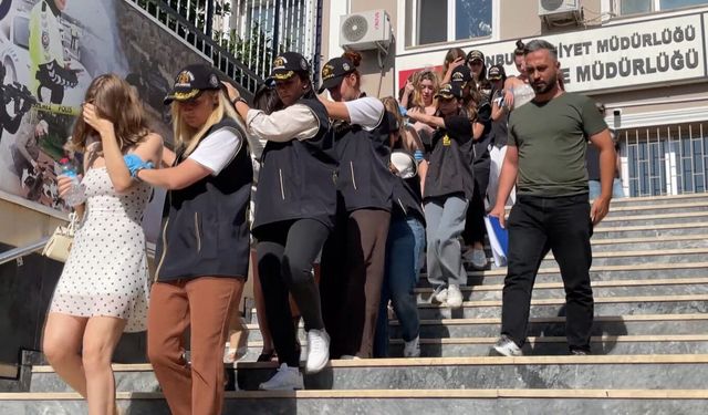 Şişli'de eğlence mekanında çalışma izinsiz 12 yabancı uyruklu kadın tespit edildi