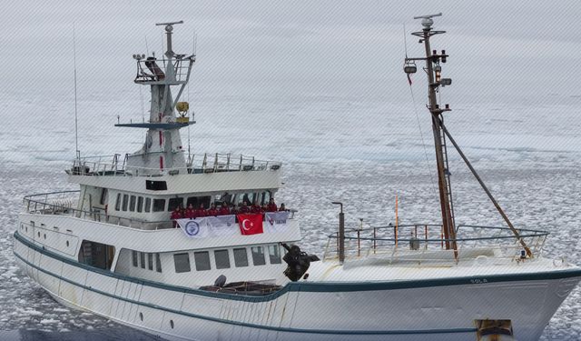 Türk bilim insanları, kuzey kutbundaki deniz buzu hattına ulaştı