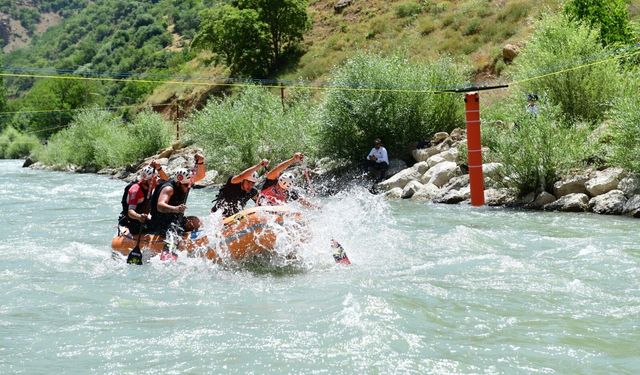 Türkiye Rafting Şampiyonası'nın 3'üncü ayağı Çatak'ta başladı