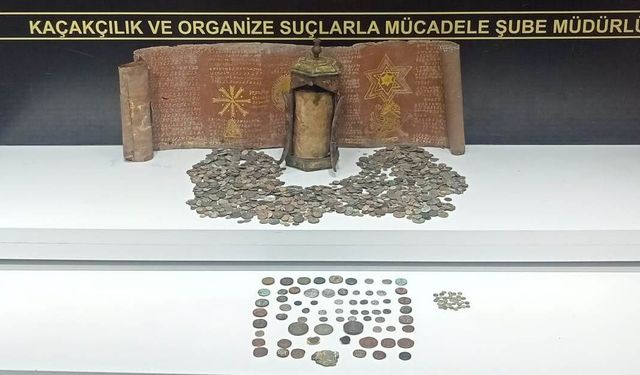 Duvar saatlerinden yasaklı madde, adresten tarihi eser çıktı