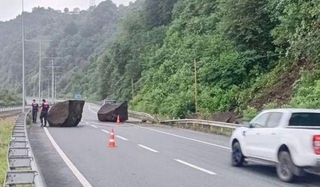 Yola dev kayalar düştü!