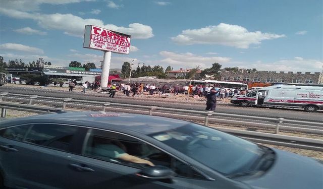 Ankara'da midibüs ile kamyon çarpıştı; 1 ölü, 16 yaralı