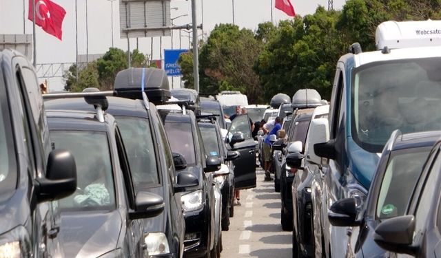 Kapıkule Sınır Kapısı’nda son 3 yılın araç çıkış rekoru kırıldı