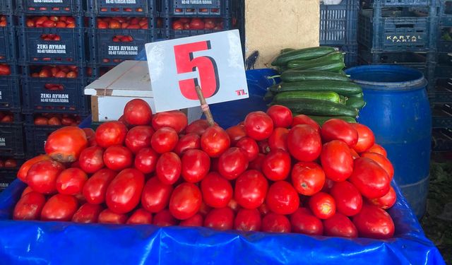 5 TL’lik domates paylaşımı pazarı karıştırdı