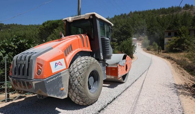 Mersin’de üreticilerin kullandığı 5,5 kilometrelik yol yenilendi