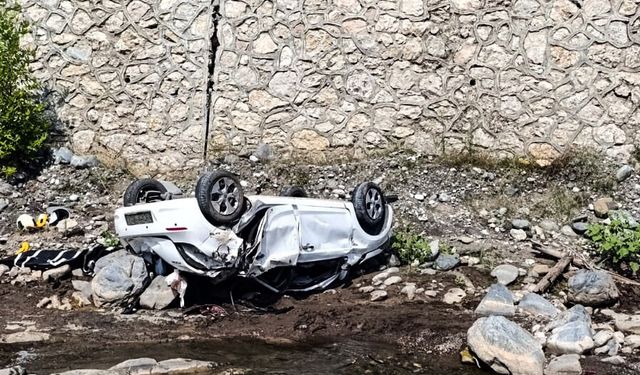 Otomobil dereye uçtu: 1 ölü, 1 yaralı