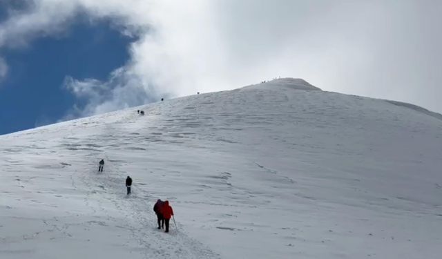 Ağrı Dağı’na bu yıl 3 bin 905 dağcı tırmandı