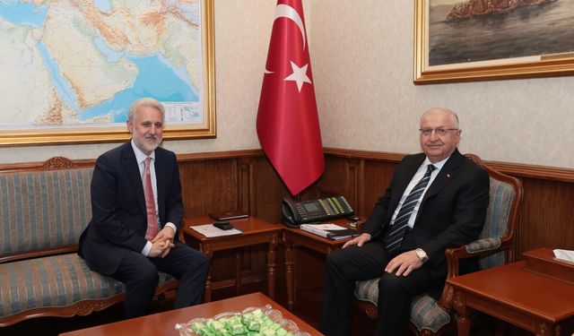 Bakan Güler, Romanya Cumhurbaşkanlığı Milli Güvenlik ve Dış Politika Danışmanı Lazurca'yı kabul etti