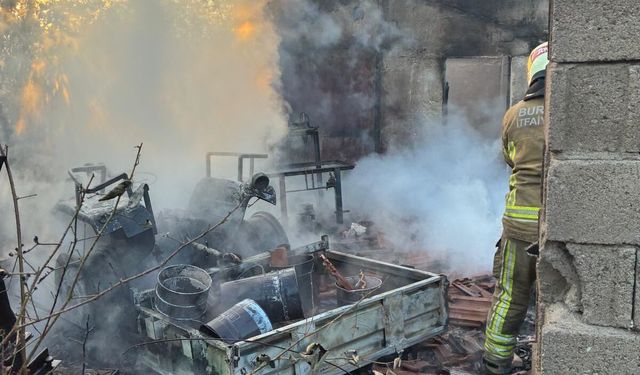Bursa’da bağ evi alev alev yandı