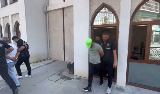 Fenerbahçe-Sturm Graz maçının biletlerini karaborsada sattıkları iddia edilen 2 şüpheli tutuklandı