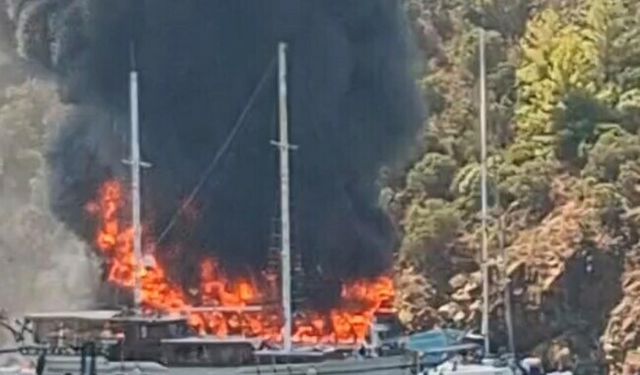 Gezi teknesi yandı yolcular suya atladı!
