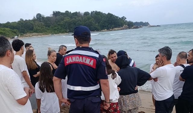 Girilmesi yasak denizde ablasını kurtarmak isterken öldü