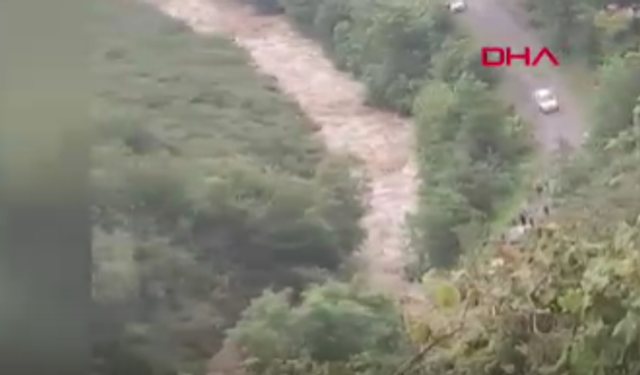 Sağanak yağmur faciaya dönüştü: Anne ve 2 kızı kayıp