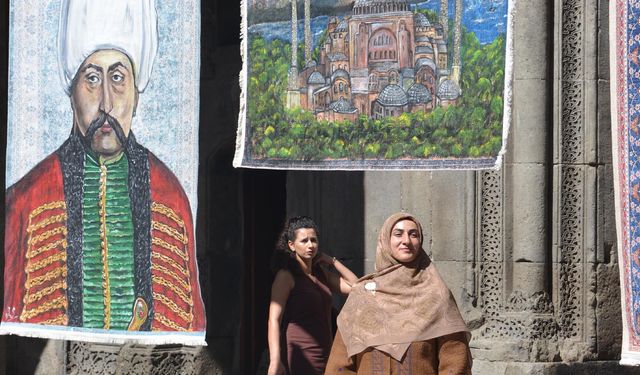 Eğitimsiz sergi açtı