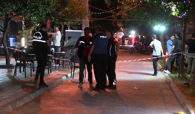 Kaldırımda yürürken silahlı saldırıda yaralandı