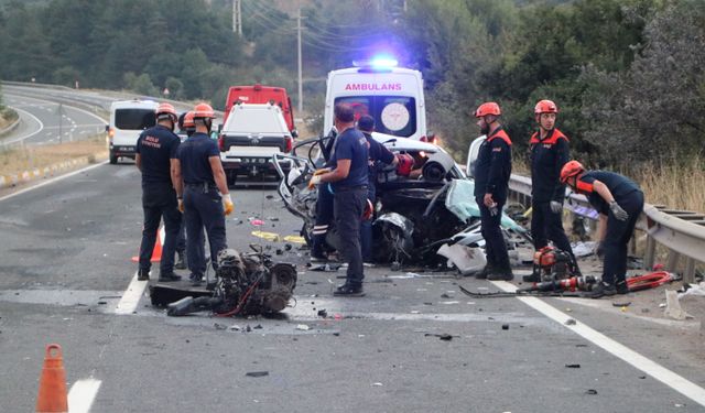 Karşı şeride geçen otomobil, başka bir otomobille çapıştı: 1 ölü, 2 ağır yaralı
