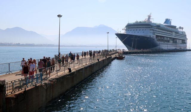 Kruvaziyer yolcusu 1 milyonu aştı, turizm rekoru kırıldı