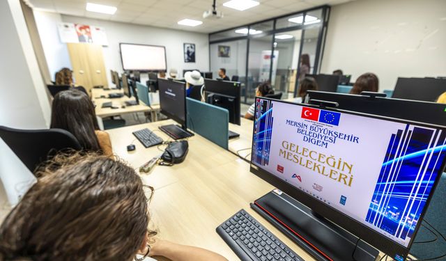 Mersin’de gençlere yazılım eğitimiyle yeni kariyer kapıları açılıyor