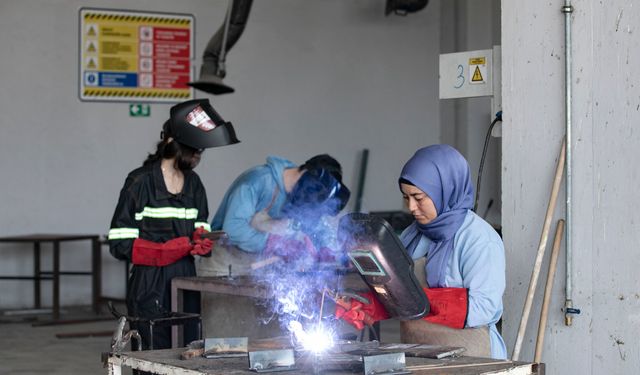 Mersin’de 'Kaynak Kursu'nu bitirenlerin 128’i iş sahibi oldu