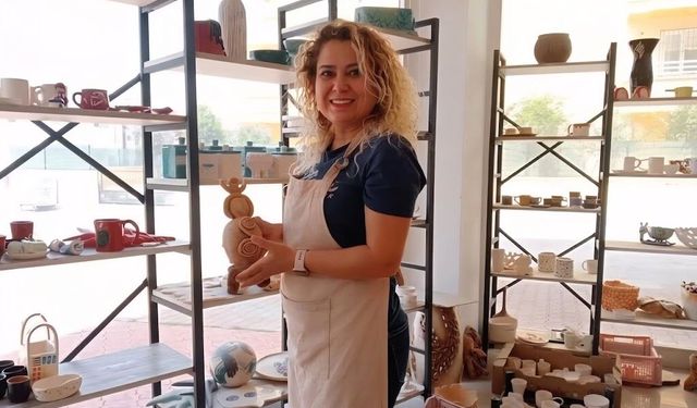 Ellerinde şekillenen çamur, özgün eserlere dönüşüyor
