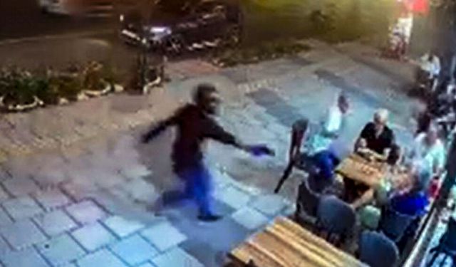 Tantunicide oturan site yöneticisine silahlı saldırıda yaralandı; olay anı kamerada