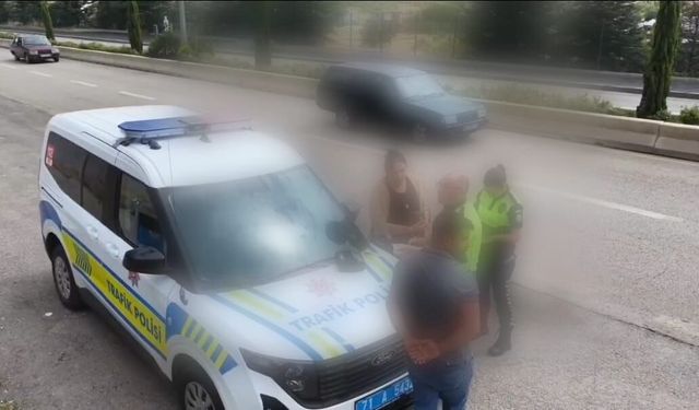 Trafik denetiminden kaçıp, yolcuyla yer değiştiren ehliyetsiz sürücüye 200 bin lira ceza