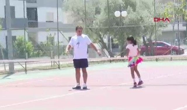 İtfaiyeci baba, kızını kortlarda şampiyonluğa hazırlıyor