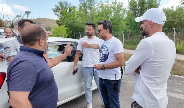 Ceza yesin diye uygulamadan korsan taksi çağırdı, kendisine de ceza yazıldı