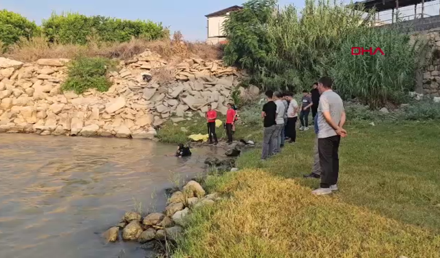 Nehrin akıntısına kapıldılar