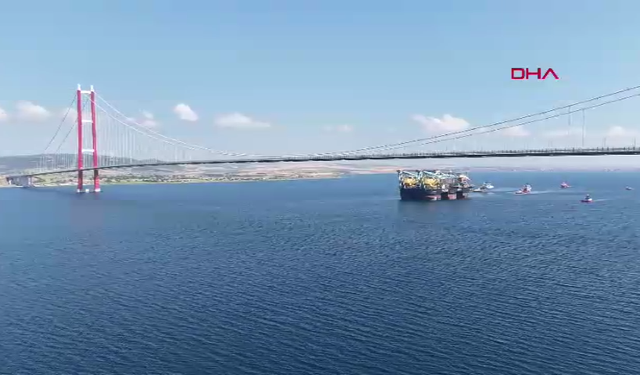 Dev vinç gemisi Çanakkale Köprüsü’nün altından geçti