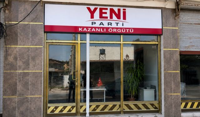 Mersin’de YENİ PARTİ’nin ilk tabelası Kazanlı’da asıldı
