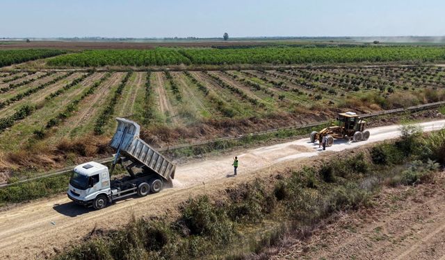 Tarsus’ta kırsal yollar bakıma alındı