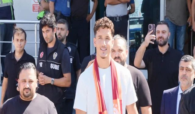 Galatasaray'ın yeni transferi Deniz Gül İstanbul'da