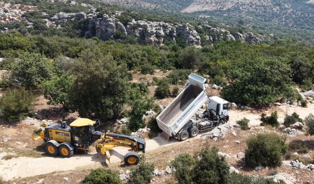 Tarsus Belediyesi'nden kırsal mahallelerde yol hamlesi