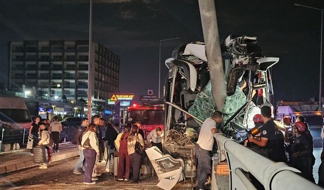 Adana'da otobüs kazasında 11 kişi yaralandı