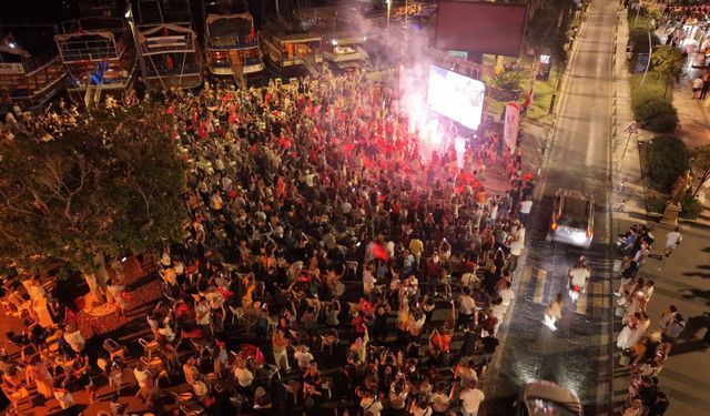 Bodrum’da meydanlar Filenin Sultanları’nın şampiyonluğuyla coştu