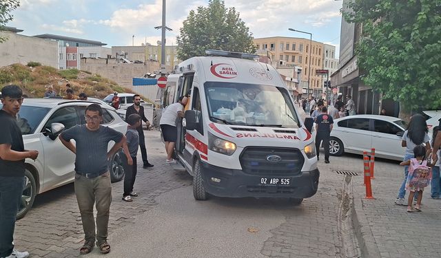 Sevgilisini darbeden saldırgana müdahale eden kişi bıçaklandı