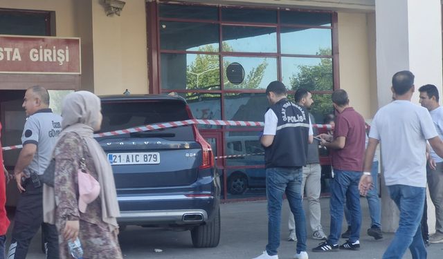 Kırmızı ışıkta bekleyen araca çapraz ateş
