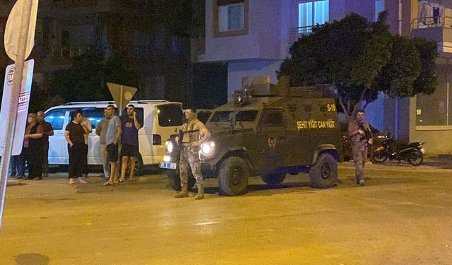 Eski eşini öldürüp oğlunu ağır yaraladı