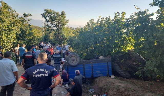Fındık işçilerini taşıyan traktör devrildi: 18 yaralı