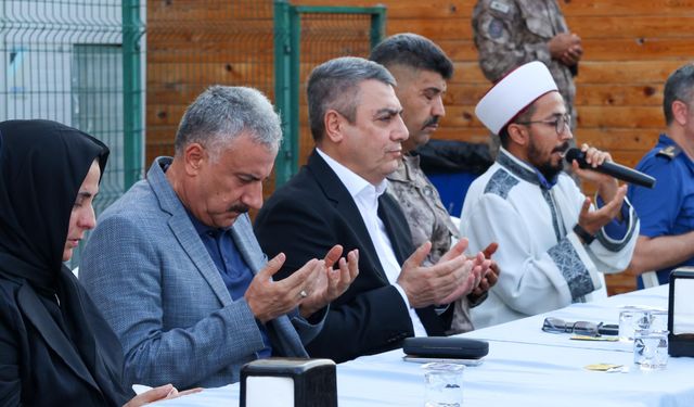 Vali Toros, Şehit Mustafa Karapınar’ı dualarla yad etti