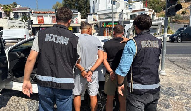 Kırmızı bültenle aranan şüpheli sahte kimlikle yakalandı