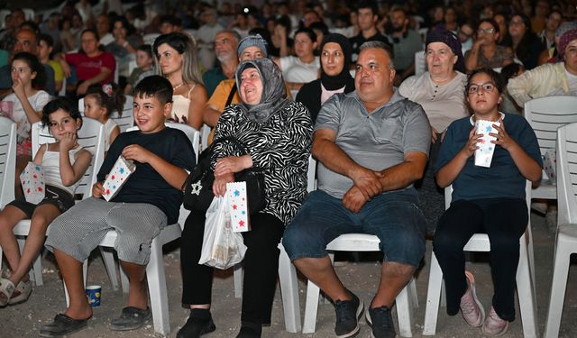 Tarsuslular açık hava sinemasında buluştu
