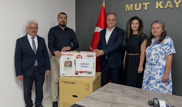 Tiyatro gelirleriyle 5 okula oyuncak desteği