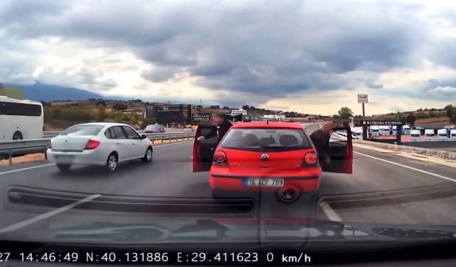 Otomobilin önünü kestiler toplam 360 bin TL ceza yediler