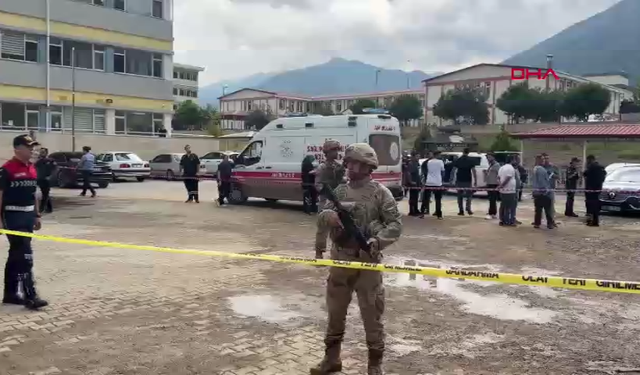 Öğretmen, yeğeni tarafından okul bahçesinde öldürüldü