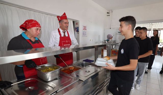 Silifke’de öğrencilere sıcak yemek desteği