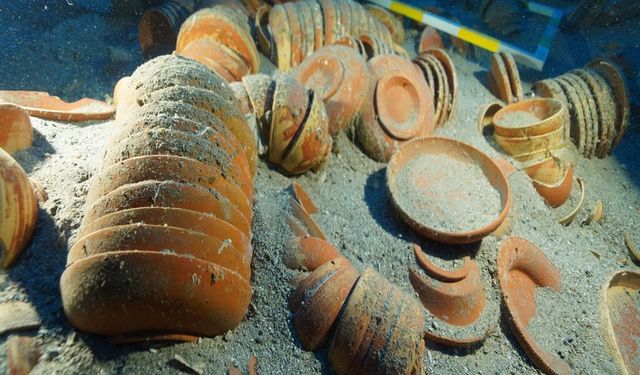 2 bin 100 yıllık batıktan lüks sofra takımları çıktı