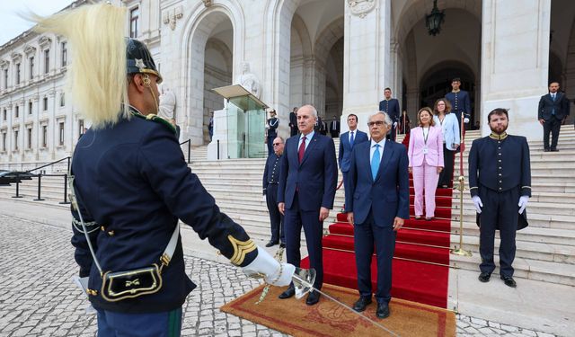 Numan Kurtulmuş Portekiz’de resmi törenle karşılandı