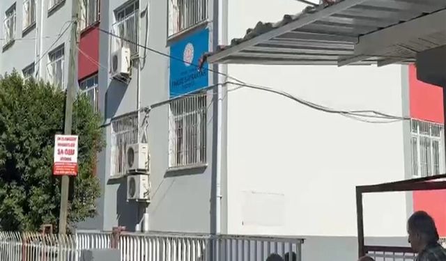 Mersin'de bir öğrencinin çantasında tabanca bulundu
